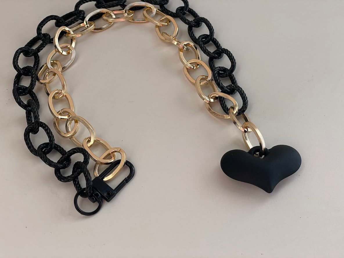 Collier Coeur Chaine Aluminium dorée et Noir