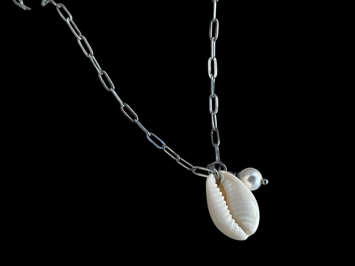 Collier coquillage Cauris & perle Swarovski