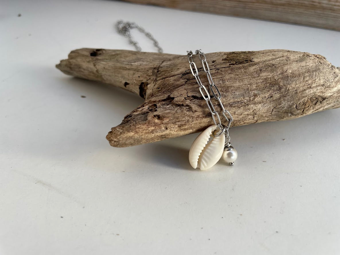Collier coquillage Cauris & perle Swarovski