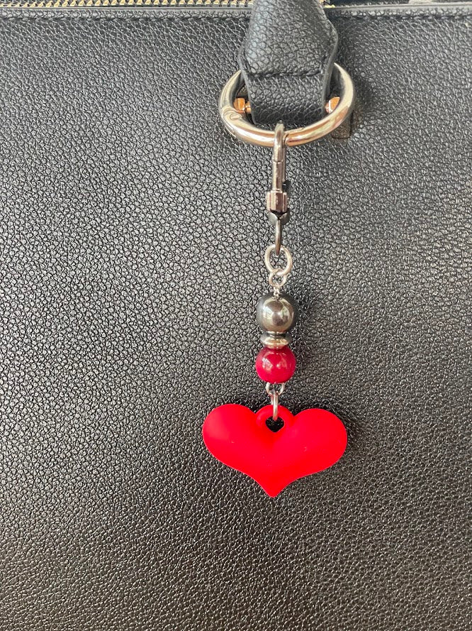 Bijou de Sac Coeur Rouge Perle Hematite Noire - Décoration sac