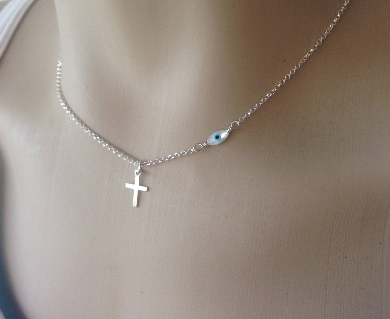 Collier Pendentif Croix et Oeil Bleu en Argent
