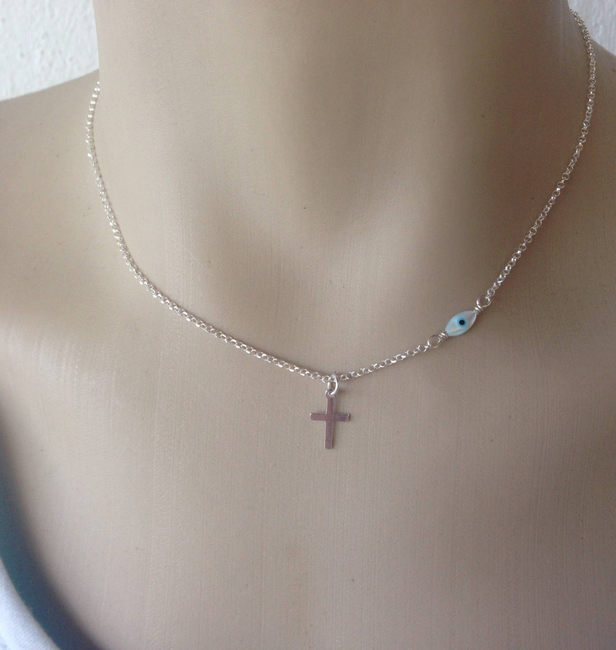 Collier Pendentif Croix et Oeil Bleu en Argent