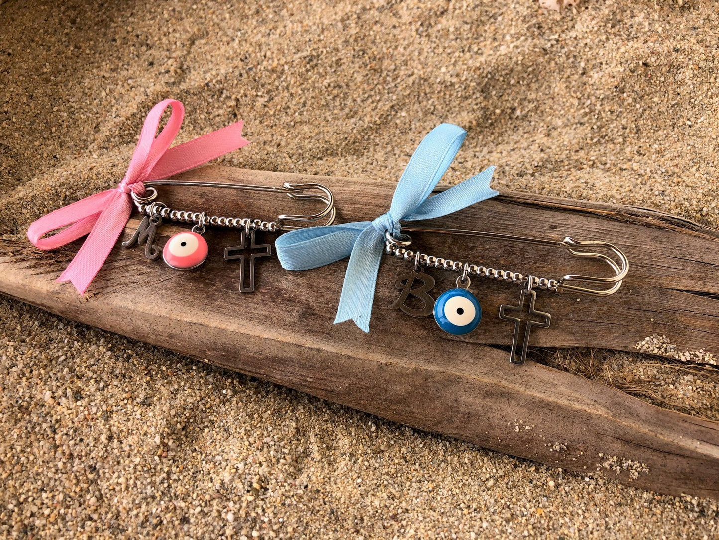 Broche Protection bébé - Disponible en rose et bleu