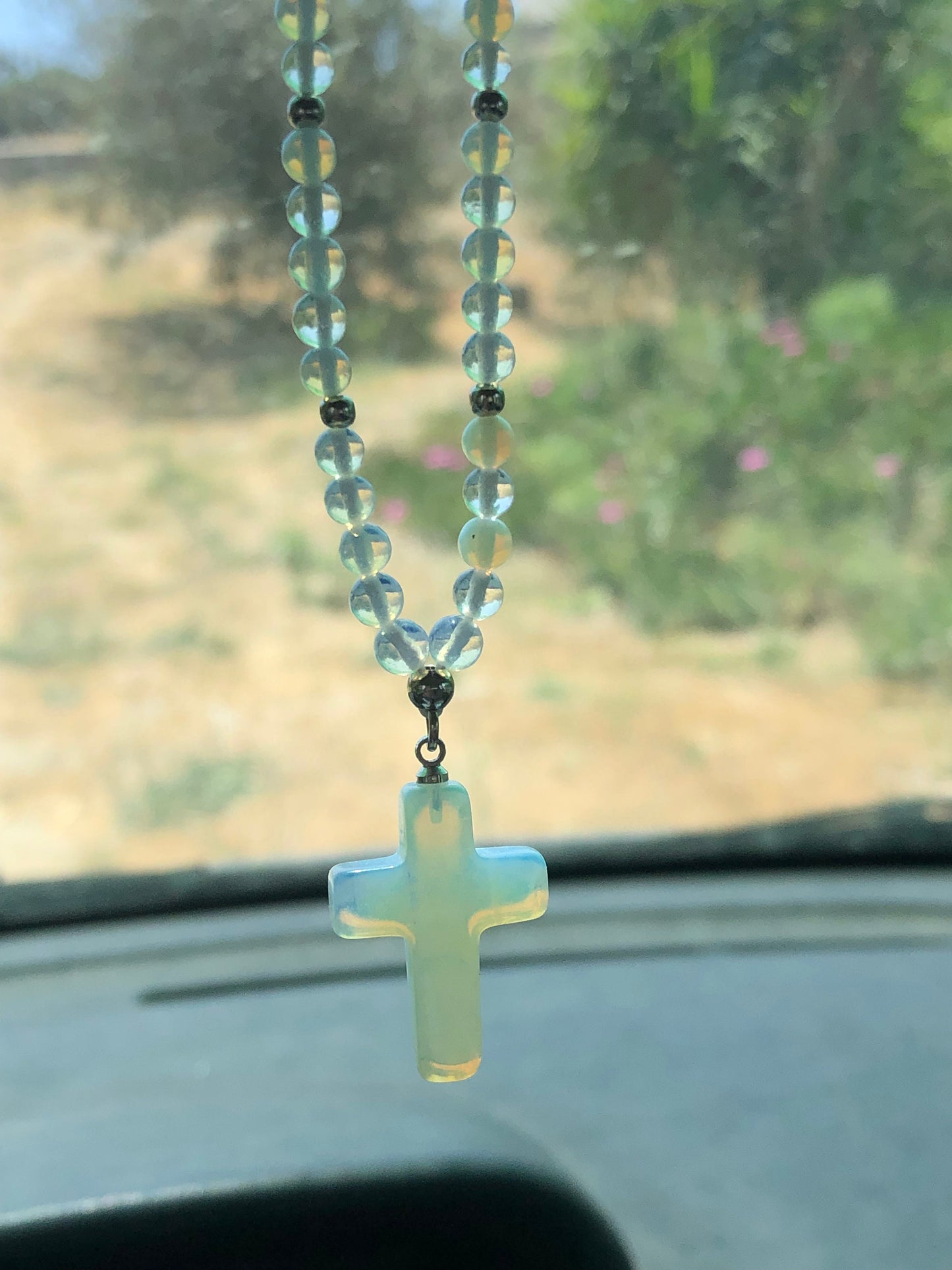 Bijou de rétroviseur croix en pierre de lune – Protection pour la voiture