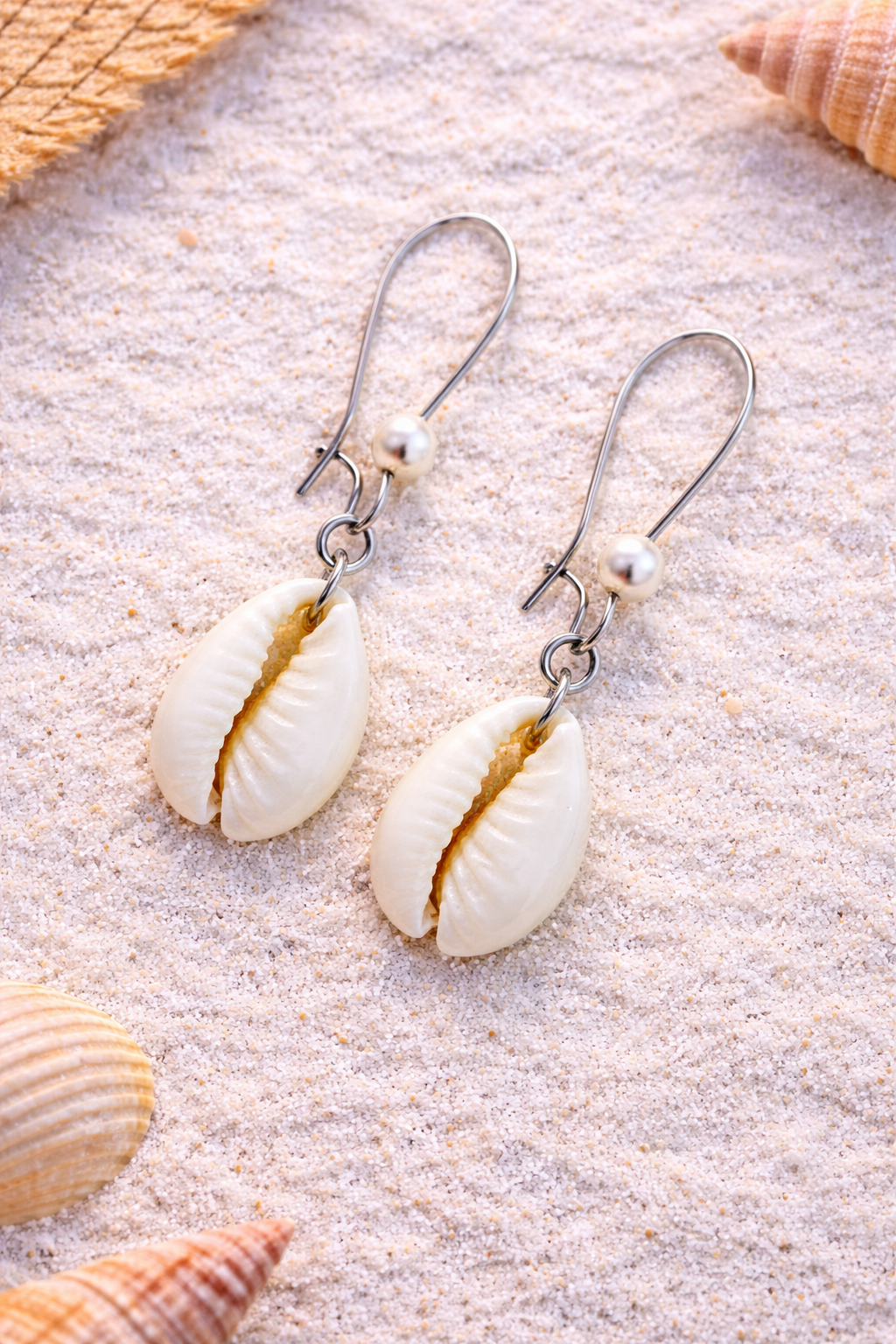 Boucles d’Oreilles Élégantes en Coquillage Cauri