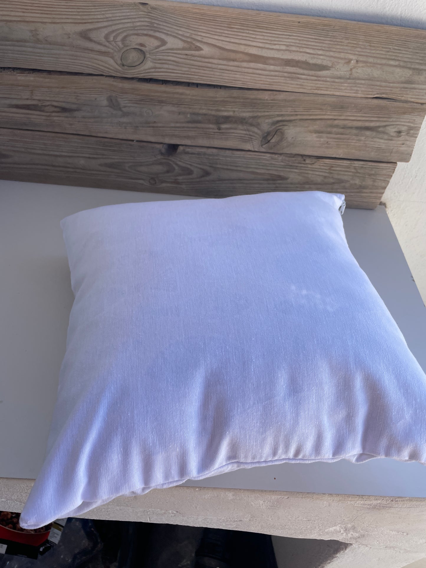 Housse de coussin fait main – Design crochet œil porte-bonheur, tissu toile blanche