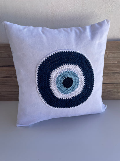 Housse de coussin fait main – Design crochet œil porte-bonheur, tissu toile blanche