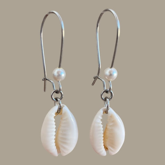 Boucles d’Oreilles Élégantes en Coquillage Cauri