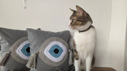 Housse de Coussin Gris Oeil Bleu Fait Main